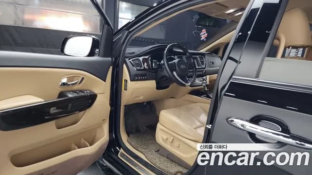2020 Kia The New Carnival 7-Seater Limousine Sold VIN KNAME81ABLS620131 – exterior detail 2020 Kia The New Carnival 7-Seater Limousine Sold VIN KNAME81ABLS620131 – exterior detail