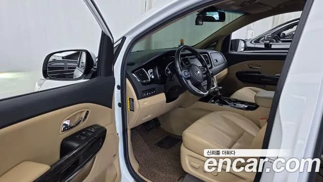 2020 Kia The New Carnival 9-Seater Hi-Limousine Sold VIN KNAME81ABLS640871 – exterior detail 2020 Kia The New Carnival 9-Seater Hi-Limousine Sold VIN KNAME81ABLS640871 – exterior detail
