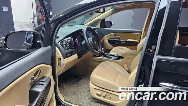 2020 Kia The New Carnival 7-Seater Limousine Sold VIN KNAME81ABLS676277 – rear exterior 2020 Kia The New Carnival 7-Seater Limousine Sold VIN KNAME81ABLS676277 – rear exterior