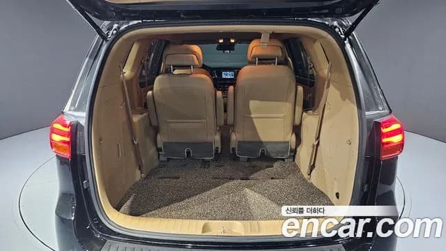 2020 Kia The New Carnival 7-Seater Limousine Sold VIN KNAME81ABLS676277 – trunk area 2020 Kia The New Carnival 7-Seater Limousine Sold VIN KNAME81ABLS676277 – trunk area
