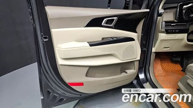 2021 Kia Carnival 4Generation 9-Seater Prestige Sold VIN KNANB81BBMS011266 – exterior detail 2021 Kia Carnival 4Generation 9-Seater Prestige Sold VIN KNANB81BBMS011266 – exterior detail