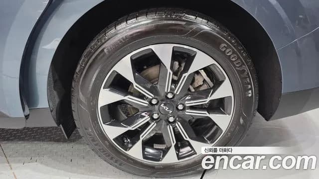 2023 Kia Carnival 4th Gen Gasoline 7-Seater Noblesse Sold VIN KNANC813BPS333336 – exterior detail 2023 Kia Carnival 4th Gen Gasoline 7-Seater Noblesse Sold VIN KNANC813BPS333336 – exterior detail