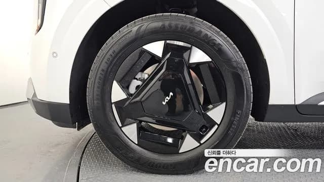 2024 Kia The New Carnival 4th Gen HEV 9seater Nobless Sold VIN KNANC81ABRS011603 – trunk area 2024 Kia The New Carnival 4th Gen HEV 9seater Nobless Sold VIN KNANC81ABRS011603 – trunk area