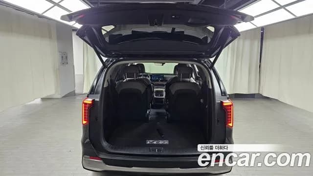 2025 Kia The New Carnival 4th Gen HEV 9seater Nobless Sold VIN KNANC81ABSS039082 – trunk area 2025 Kia The New Carnival 4th Gen HEV 9seater Nobless Sold VIN KNANC81ABSS039082 – trunk area