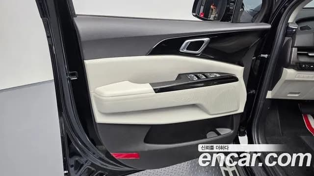 2021 Kia Carnival 4Generation 9-Seater Noblesse Sold VIN KNANC81BBMS019859 – exterior detail 2021 Kia Carnival 4Generation 9-Seater Noblesse Sold VIN KNANC81BBMS019859 – exterior detail