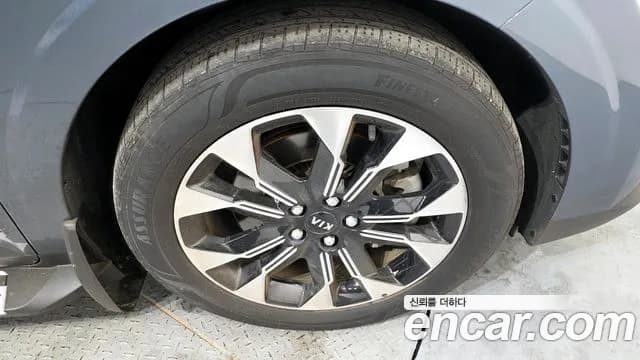 2021 Kia Carnival 4Generation 9-Seater Noblesse Sold VIN KNANC81BBMS029999 – exterior detail 2021 Kia Carnival 4Generation 9-Seater Noblesse Sold VIN KNANC81BBMS029999 – exterior detail
