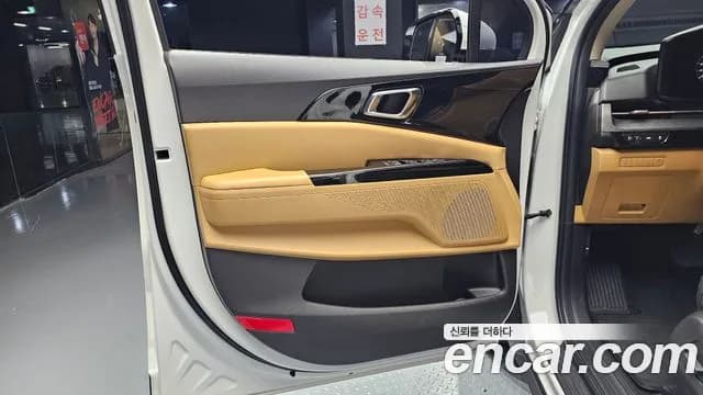 2023 Kia Carnival 4Generation 9-Seater Noblesse Sold VIN KNANC81BBPS295631 – exterior detail 2023 Kia Carnival 4Generation 9-Seater Noblesse Sold VIN KNANC81BBPS295631 – exterior detail