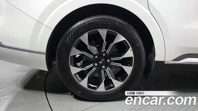 2021 Kia Carnival 4Generation Gasoline 9-Seater Hi-Limousine Sold VIN KNANE813BMS048194 – trunk area 2021 Kia Carnival 4Generation Gasoline 9-Seater Hi-Limousine Sold VIN KNANE813BMS048194 – trunk area