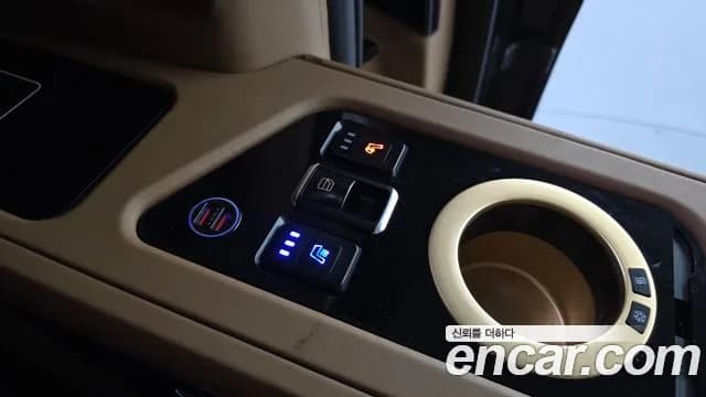 2021 Kia Carnival 4Generation Gasoline 9-seater Limousine(Special vehicle) Sold VIN KNANE813BMS073939 – exterior detail 2021 Kia Carnival 4Generation Gasoline 9-seater Limousine(Special vehicle) Sold VIN KNANE813BMS073939 – exterior detail