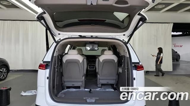 2021 Kia Carnival 4Generation Gasoline 9-Seater Signature Sold VIN KNANE813BMS089844 – trunk area 2021 Kia Carnival 4Generation Gasoline 9-Seater Signature Sold VIN KNANE813BMS089844 – trunk area