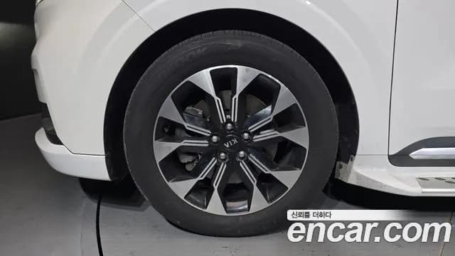 2021 Kia Carnival 4Generation Gasoline 9-Seater Hi-Limousine Sold VIN KNANE813BMS105195 – exterior detail 2021 Kia Carnival 4Generation Gasoline 9-Seater Hi-Limousine Sold VIN KNANE813BMS105195 – exterior detail