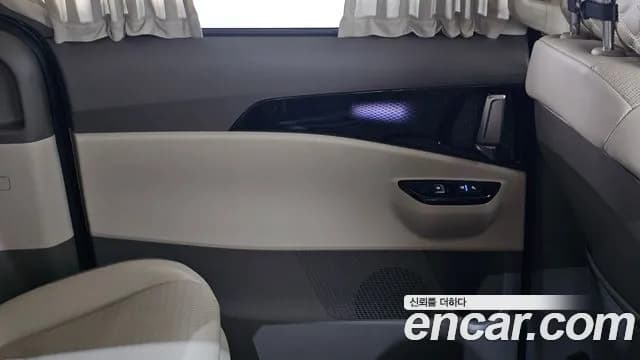 2023 Kia Carnival 4Generation Gasoline 7-Seater Hi-Limousine Sold VIN KNANE813BPS213278 – interior seats 2023 Kia Carnival 4Generation Gasoline 7-Seater Hi-Limousine Sold VIN KNANE813BPS213278 – interior seats