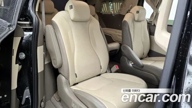 2023 Kia Carnival 4Generation Gasoline 9-Seater Hi-Limousine Sold VIN KNANE813BPS271581 – interior seats 2023 Kia Carnival 4Generation Gasoline 9-Seater Hi-Limousine Sold VIN KNANE813BPS271581 – interior seats