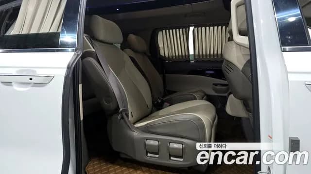 2023 Kia Carnival 4Generation Gasoline 7-Seater Hi-Limousine Sold VIN KNANE813BPS333711 – interior seats 2023 Kia Carnival 4Generation Gasoline 7-Seater Hi-Limousine Sold VIN KNANE813BPS333711 – interior seats