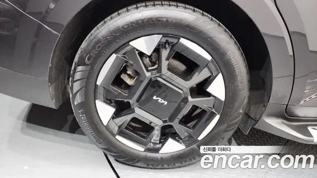 2024 Kia The New Carnival 4th Gen Gasoline 9-Seater Signature Sold VIN KNANE813BRS407498 – exterior detail 2024 Kia The New Carnival 4th Gen Gasoline 9-Seater Signature Sold VIN KNANE813BRS407498 – exterior detail