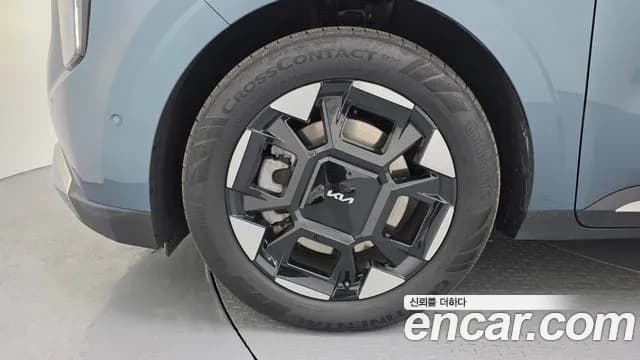 2025 Kia The New Carnival 4th Gen Gasoline 7-Seater Signature Sold VIN KNANE813BSS479904 – exterior detail 2025 Kia The New Carnival 4th Gen Gasoline 7-Seater Signature Sold VIN KNANE813BSS479904 – exterior detail