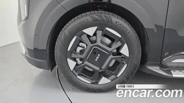 2025 Kia The New Carnival 4th Gen Gasoline 7-Seater Hi Limousine Sold VIN KNANE813BSS491067 – rear exterior 2025 Kia The New Carnival 4th Gen Gasoline 7-Seater Hi Limousine Sold VIN KNANE813BSS491067 – rear exterior