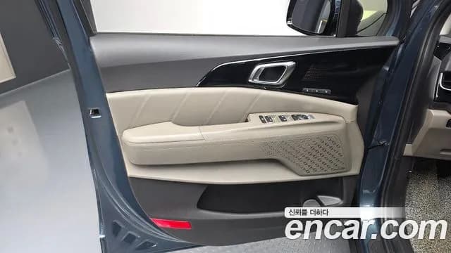2024 Kia The New Carnival 4th Gen HEV 9seater Signature Sold VIN KNANE81ABRS002747 – trunk area 2024 Kia The New Carnival 4th Gen HEV 9seater Signature Sold VIN KNANE81ABRS002747 – trunk area
