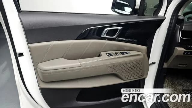 2024 Kia The New Carnival 4th Gen HEV 9seater Signature Sold VIN KNANE81ABRS007598 – rear exterior 2024 Kia The New Carnival 4th Gen HEV 9seater Signature Sold VIN KNANE81ABRS007598 – rear exterior