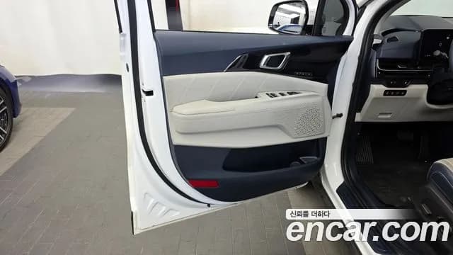 2024 Kia The New Carnival 4th Gen HEV 7seater Signature Sold VIN KNANE81ABRS009198 – trunk area 2024 Kia The New Carnival 4th Gen HEV 7seater Signature Sold VIN KNANE81ABRS009198 – trunk area
