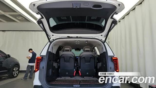 2025 Kia The New Carnival 4th Gen HEV 7seater Signature Sold VIN KNANE81ABSS022303 – trunk area 2025 Kia The New Carnival 4th Gen HEV 7seater Signature Sold VIN KNANE81ABSS022303 – trunk area