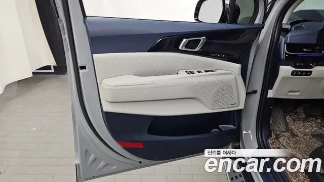 2025 Kia The New Carnival 4th Gen HEV 9seater Gravity Sold VIN KNANE81ABSS039358 – trunk area 2025 Kia The New Carnival 4th Gen HEV 9seater Gravity Sold VIN KNANE81ABSS039358 – trunk area