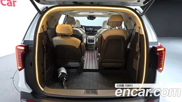 2025 Kia The New Carnival 4th Gen HEV 9seater Gravity Sold VIN KNANE81ABSS077107 – trunk area 2025 Kia The New Carnival 4th Gen HEV 9seater Gravity Sold VIN KNANE81ABSS077107 – trunk area