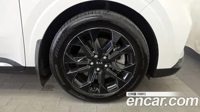 2021 Kia Carnival 4th Gen 9-Seater Signature Sold VIN KNANE81BBMS012666 – exterior detail 2021 Kia Carnival 4th Gen 9-Seater Signature Sold VIN KNANE81BBMS012666 – exterior detail