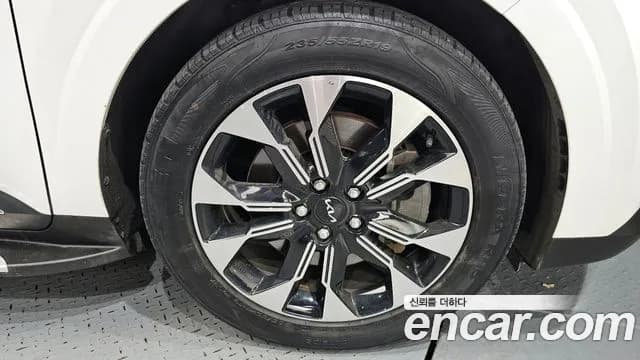 2021 Kia Carnival 4Generation 9-Seater Signature Sold VIN KNANE81BBMS032568 – exterior detail 2021 Kia Carnival 4Generation 9-Seater Signature Sold VIN KNANE81BBMS032568 – exterior detail