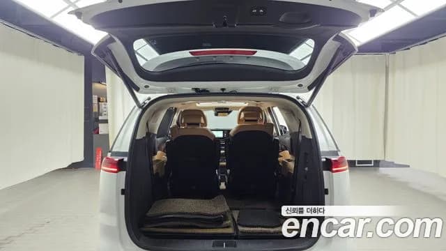 2023 Kia Carnival 4Generation 7-Seater Signature Sold VIN KNANE81BBPS286090 – trunk area 2023 Kia Carnival 4Generation 7-Seater Signature Sold VIN KNANE81BBPS286090 – trunk area