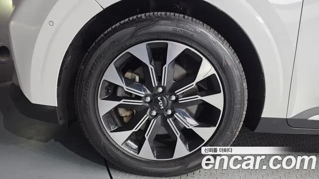 2023 Kia Carnival 4Generation 9-Seater Signature Sold VIN KNANE81BBPS326941 – exterior detail 2023 Kia Carnival 4Generation 9-Seater Signature Sold VIN KNANE81BBPS326941 – exterior detail