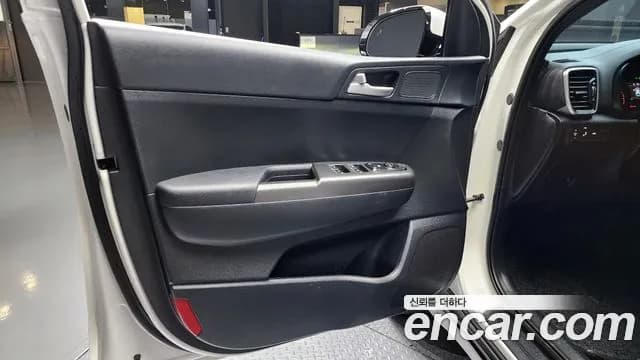2022 Kia Sportage The Bold Gasoline Sold VIN KNAP681ABNK927561 – trunk area 2022 Kia Sportage The Bold Gasoline Sold VIN KNAP681ABNK927561 – trunk area