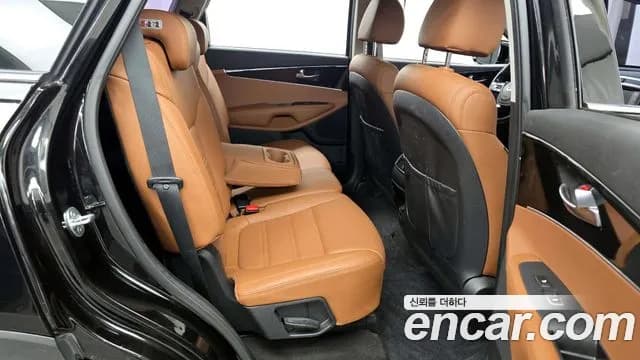 2020 Kia The New Sorento Diesel 2.0 2WD Sold VIN KNAPH81ABLA611557 – trunk area 2020 Kia The New Sorento Diesel 2.0 2WD Sold VIN KNAPH81ABLA611557 – trunk area