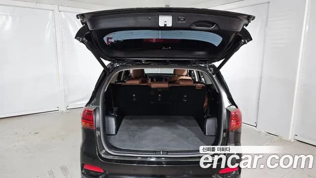 2020 Kia The New Sorento Diesel 2.2 2WD Sold VIN KNAPK81BBLA554593 – trunk area 2020 Kia The New Sorento Diesel 2.2 2WD Sold VIN KNAPK81BBLA554593 – trunk area