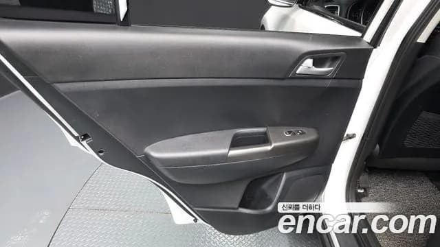 2019 Kia Sportage The Bold Diesel 2.0 2WD Sold VIN KNAPN813BKK744117 – trunk area 2019 Kia Sportage The Bold Diesel 2.0 2WD Sold VIN KNAPN813BKK744117 – trunk area