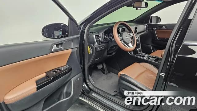2020 Kia Sportage The Bold Gasoline Sold VIN KNAPP81ABLK797645 – trunk area 2020 Kia Sportage The Bold Gasoline Sold VIN KNAPP81ABLK797645 – trunk area
