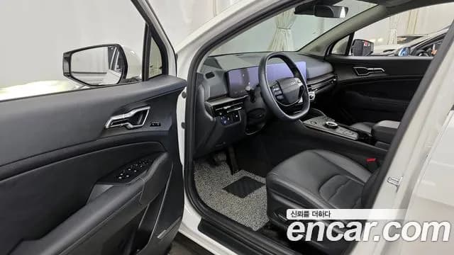 2025 Kia The New Sportage 5th Gen Gasoline 1.6 Turbo 2WD Sold VIN KNAPV81BBSK398215 – trunk area 2025 Kia The New Sportage 5th Gen Gasoline 1.6 Turbo 2WD Sold VIN KNAPV81BBSK398215 – trunk area