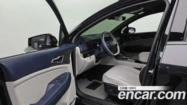 2025 Kia The New Sportage 5th Gen Gasoline 1.6 Turbo 2WD Sold VIN KNAPV81BBSK413758 – trunk area 2025 Kia The New Sportage 5th Gen Gasoline 1.6 Turbo 2WD Sold VIN KNAPV81BBSK413758 – trunk area