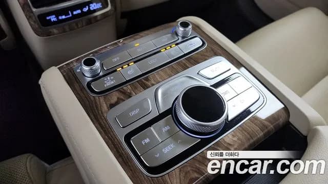 2019 Kia The K9 3.8 GDI Sold VIN KNAS1418BKS003096 – interior seats 2019 Kia The K9 3.8 GDI Sold VIN KNAS1418BKS003096 – interior seats