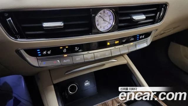 2019 Kia The K9 3.8 GDI Sold VIN KNAS1418BKS003096 – trunk area 2019 Kia The K9 3.8 GDI Sold VIN KNAS1418BKS003096 – trunk area