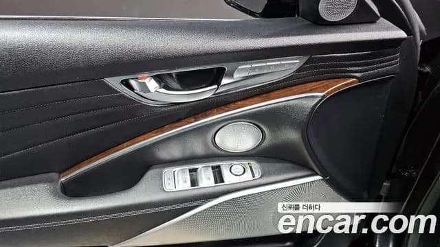 2019 Kia The K9 3.8 GDI AWD Sold VIN KNAS1418DKS015911 – rear exterior 2019 Kia The K9 3.8 GDI AWD Sold VIN KNAS1418DKS015911 – rear exterior