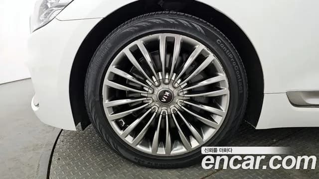 2019 Kia The K9 3.8 GDI Sold VIN KNAS2418BKS007885 – trunk area 2019 Kia The K9 3.8 GDI Sold VIN KNAS2418BKS007885 – trunk area