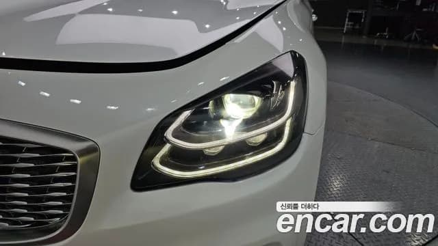2019 Kia The K9 3.8 GDI Sold VIN KNAS2418BKS017172 – interior seats 2019 Kia The K9 3.8 GDI Sold VIN KNAS2418BKS017172 – interior seats