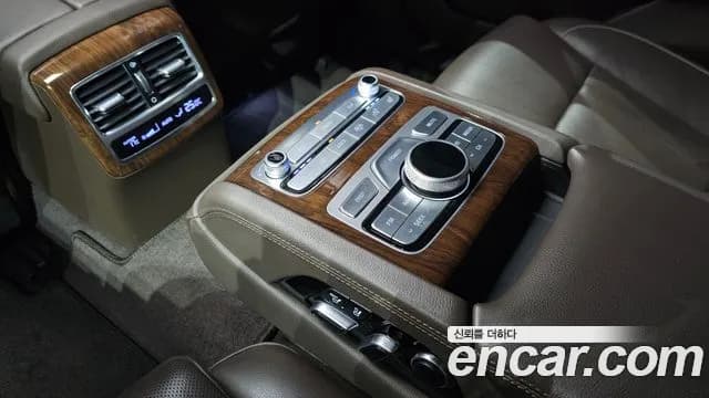 2020 Kia The K9 3.8 GDI Sold VIN KNAS2418BLS025601 – exterior detail 2020 Kia The K9 3.8 GDI Sold VIN KNAS2418BLS025601 – exterior detail