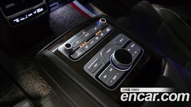 2019 Kia The K9 3.8 GDI AWD Sold VIN KNAS2418DKS004219 – interior seats 2019 Kia The K9 3.8 GDI AWD Sold VIN KNAS2418DKS004219 – interior seats