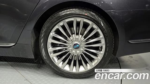 2019 Kia The K9 3.8 GDI AWD Sold VIN KNAS2418DKS005395 – undercarriage 2019 Kia The K9 3.8 GDI AWD Sold VIN KNAS2418DKS005395 – undercarriage
