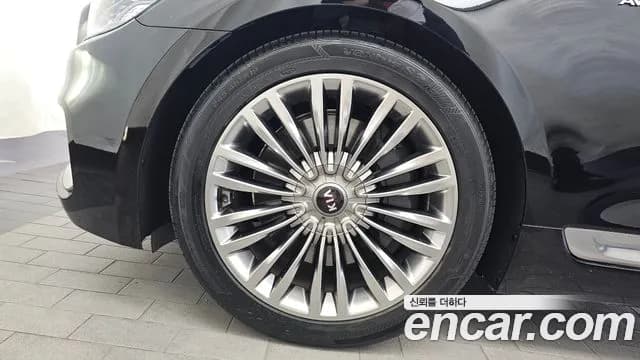 2019 Kia The K9 3.8 GDI AWD Sold VIN KNAS2418DKS008563 – exterior detail 2019 Kia The K9 3.8 GDI AWD Sold VIN KNAS2418DKS008563 – exterior detail