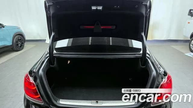 2019 Kia The K9 3.8 GDI AWD Sold VIN KNAS2418DKS013446 – rear exterior 2019 Kia The K9 3.8 GDI AWD Sold VIN KNAS2418DKS013446 – rear exterior