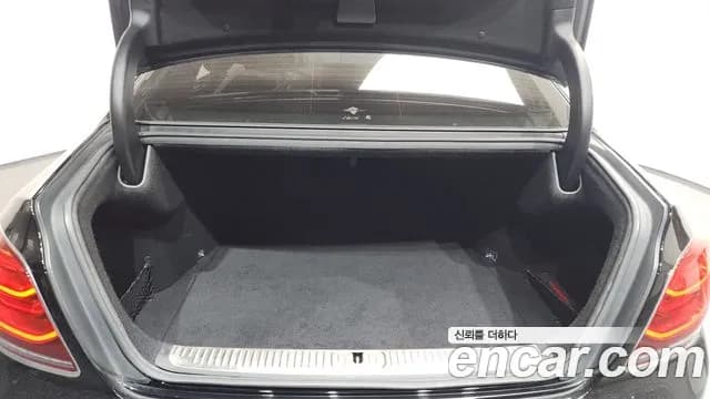2020 Kia The K9 3.8 GDI AWD Sold VIN KNAS2418DLS020810 – rear exterior 2020 Kia The K9 3.8 GDI AWD Sold VIN KNAS2418DLS020810 – rear exterior