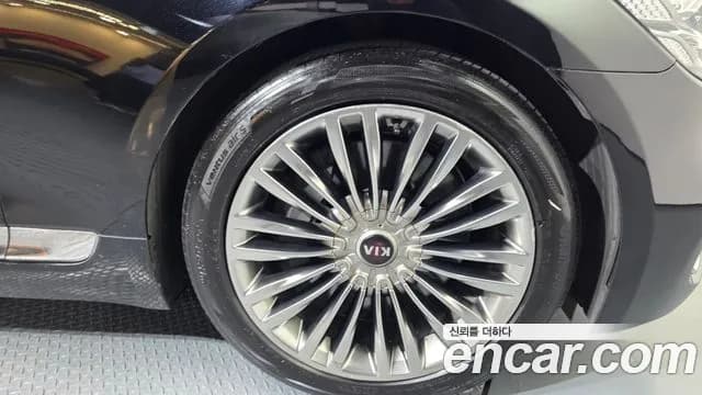 2020 Kia The K9 3.8 GDI AWD Sold VIN KNAS2418DLS021444 – exterior detail 2020 Kia The K9 3.8 GDI AWD Sold VIN KNAS2418DLS021444 – exterior detail
